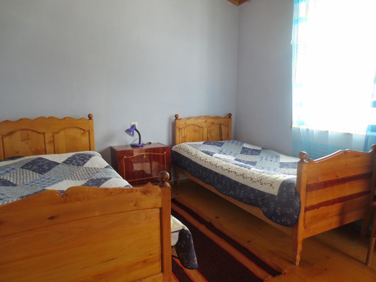Irma Beso & Aleko Khergianis Guesthouse Местия Екстериор снимка