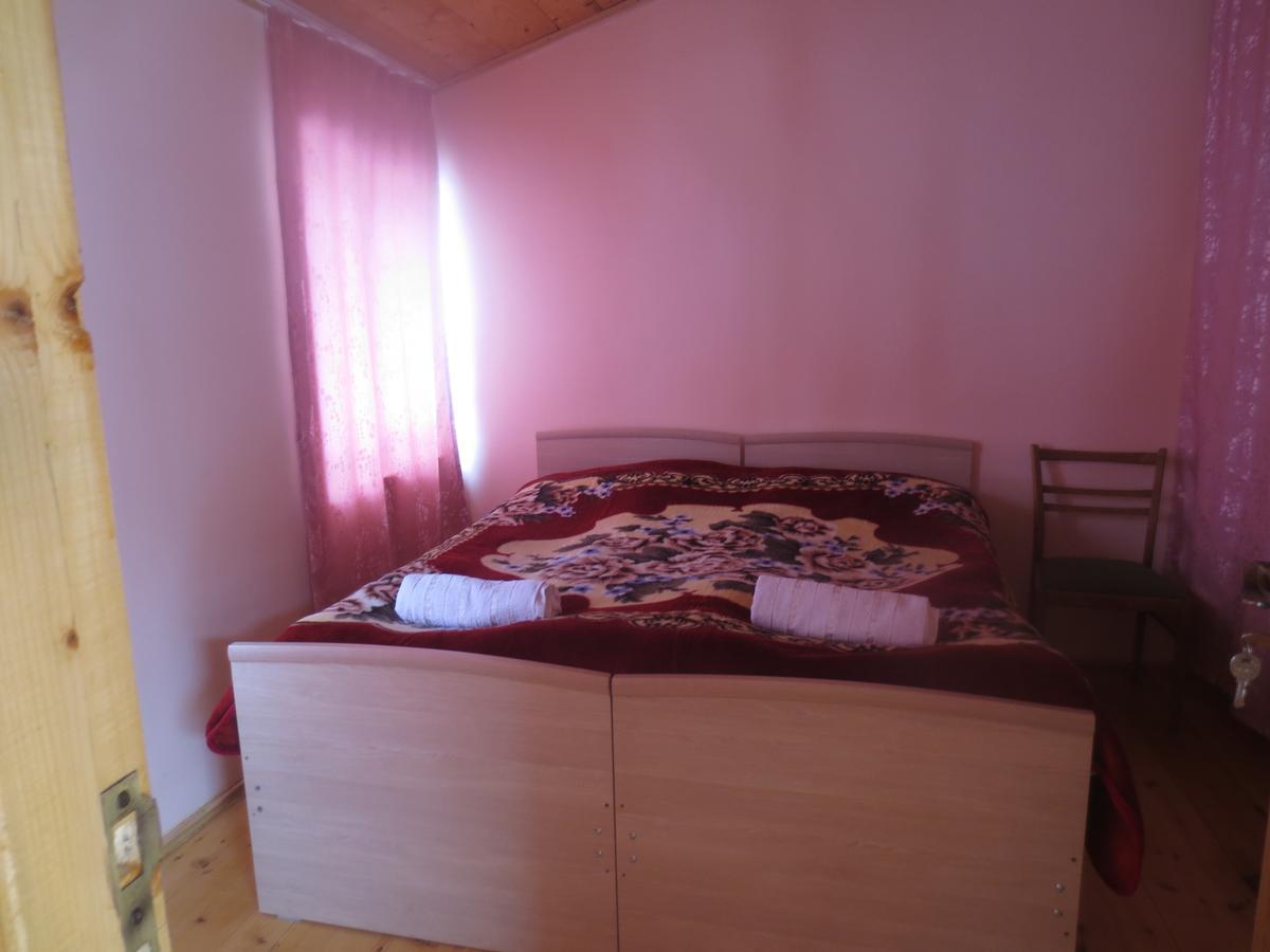 Irma Beso & Aleko Khergianis Guesthouse Местия Екстериор снимка